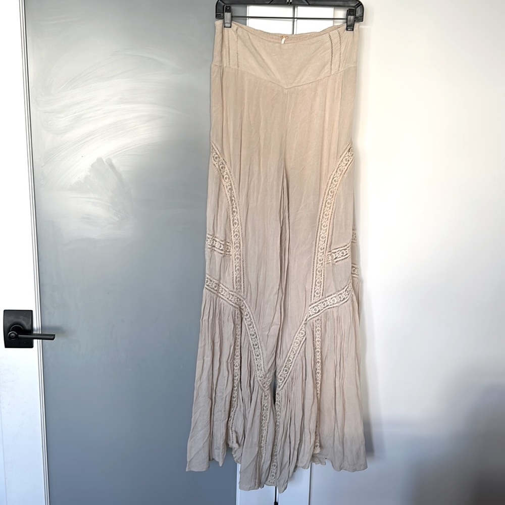 NWT Free people flowy pants with lace detail and elasticized waist. Size M